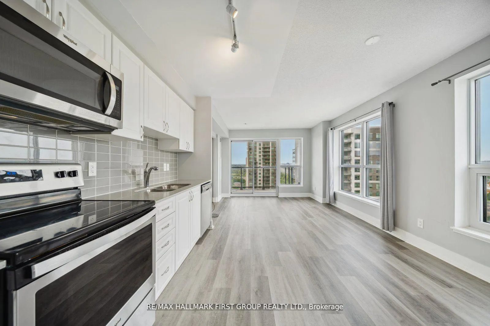 Photo 5 of Unit 1309, 1255 Bayly Street, Pickering, Bay Ridges — HOMEH