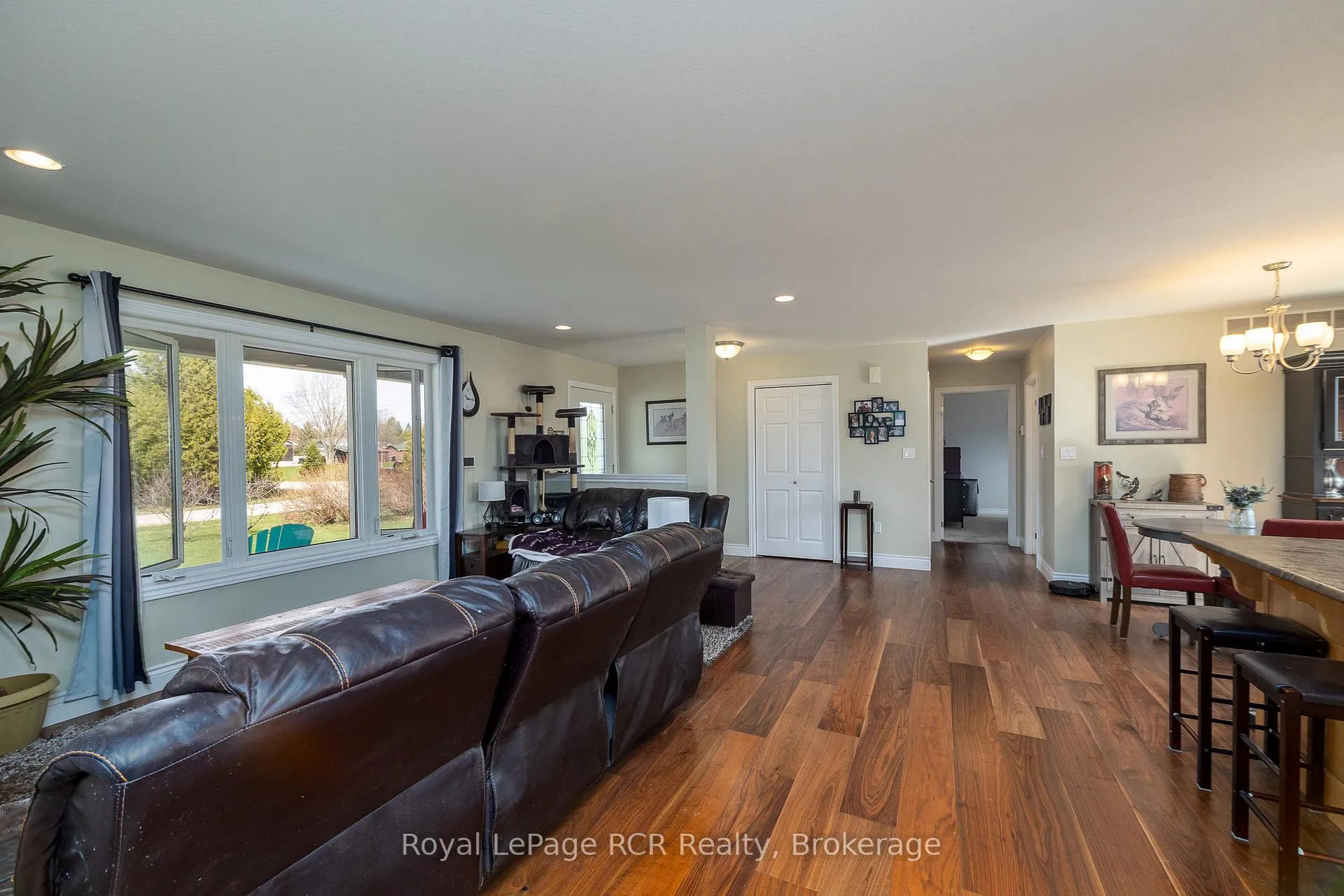 Photo 6 of 123 Douglas Street, Chatsworth — HOMEH