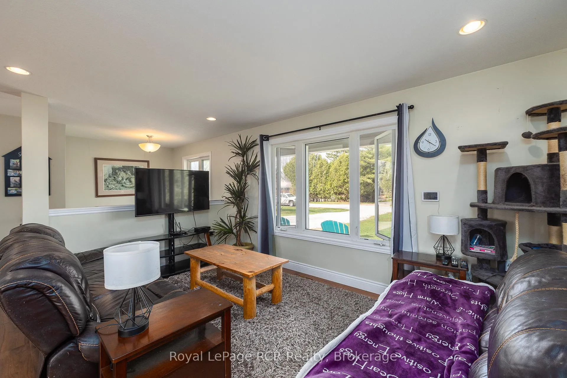 Photo 7 of 123 Douglas Street, Chatsworth — HOMEH