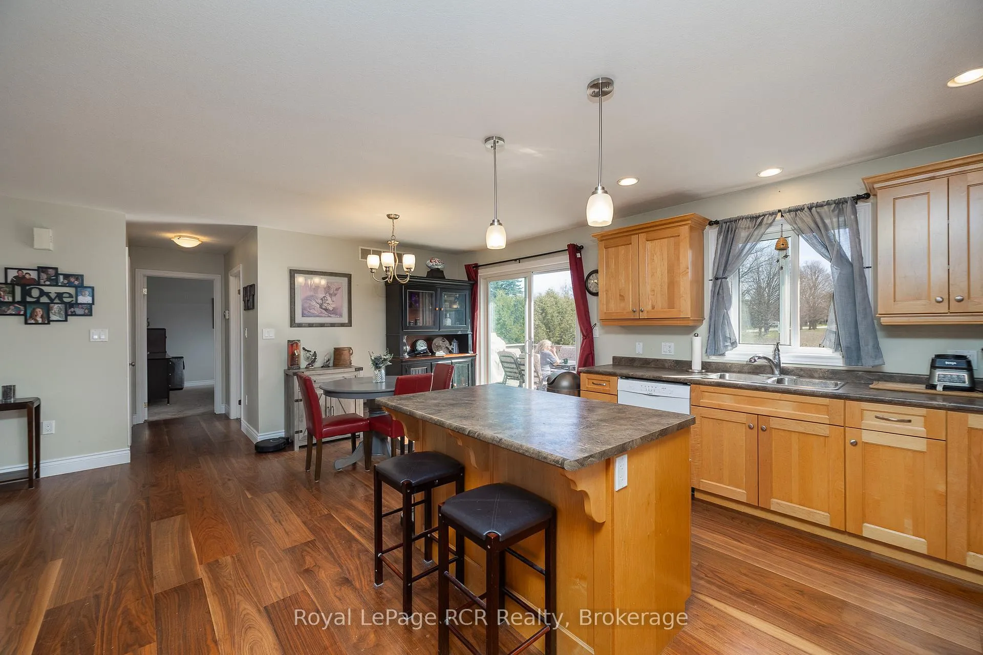 Photo 12 of 123 Douglas Street, Chatsworth — HOMEH