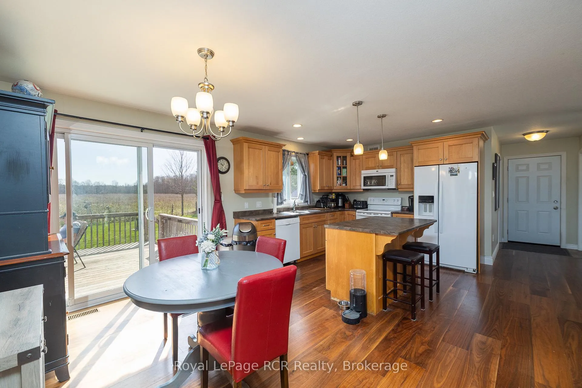 Photo 13 of 123 Douglas Street, Chatsworth — HOMEH
