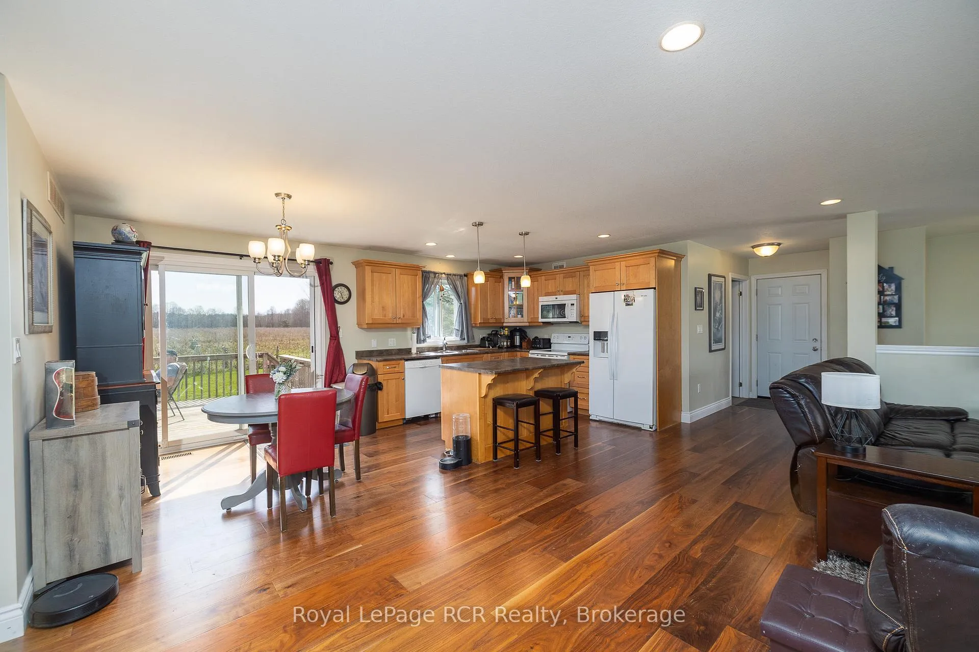 Photo 14 of 123 Douglas Street, Chatsworth — HOMEH