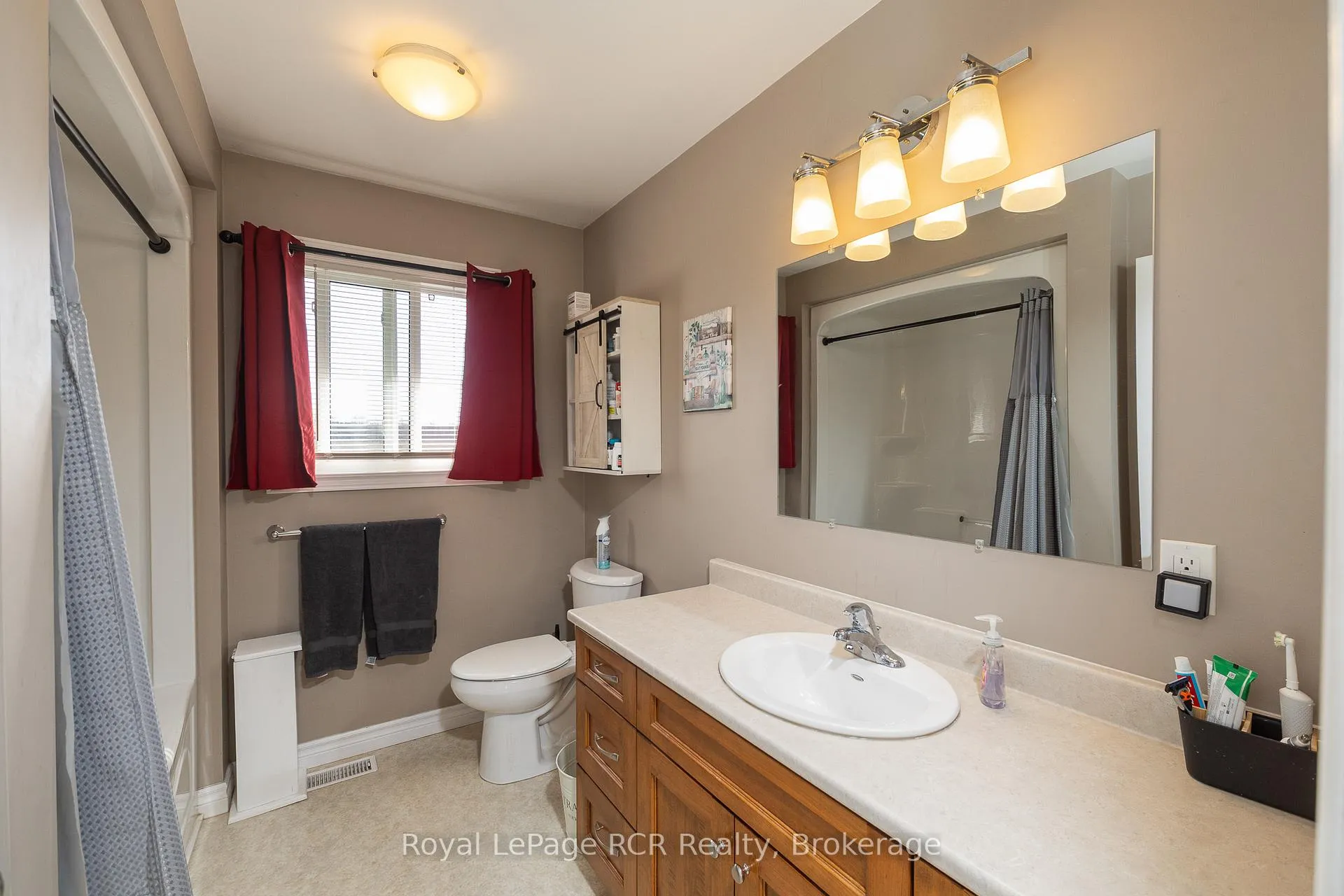 Photo 17 of 123 Douglas Street, Chatsworth — HOMEH