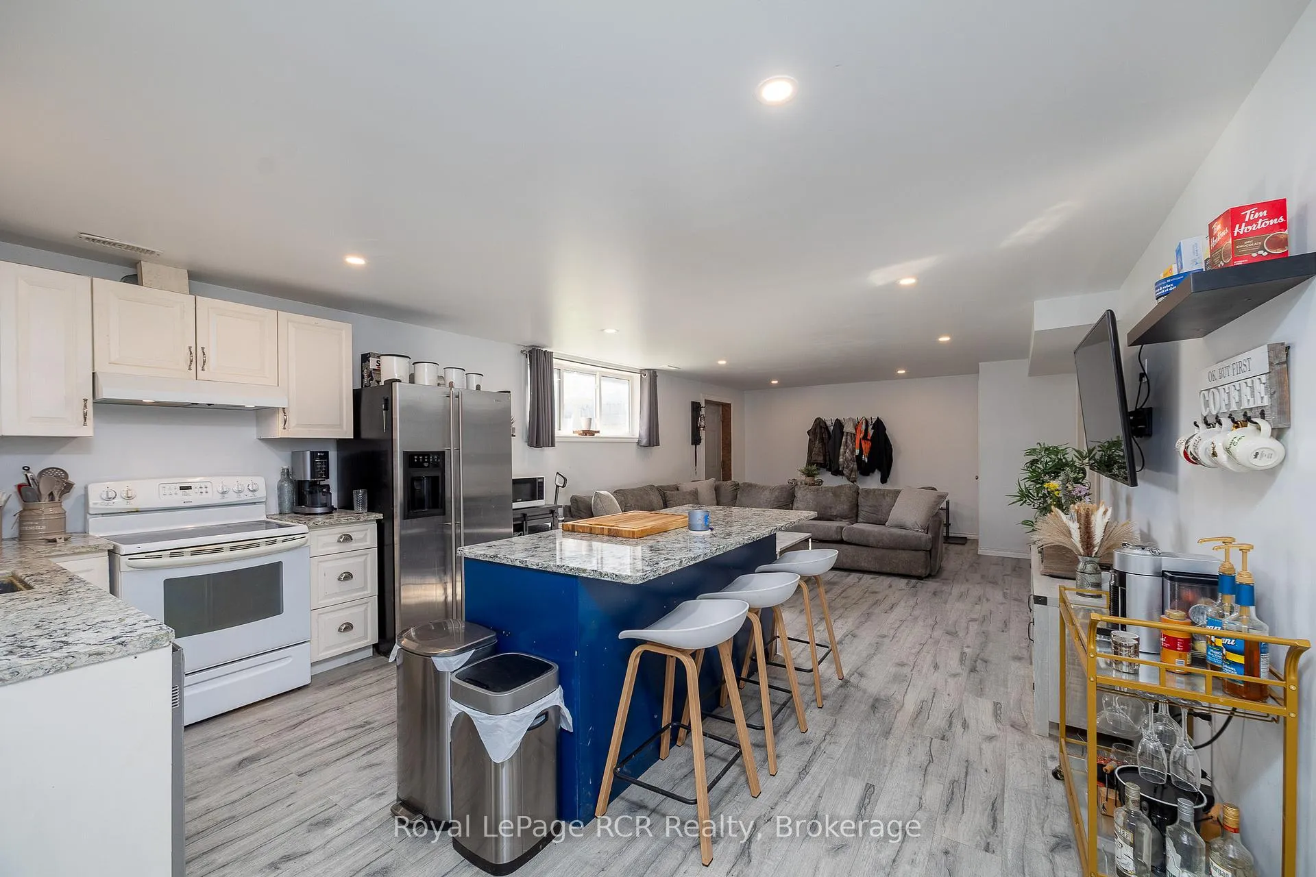 Photo 21 of 123 Douglas Street, Chatsworth — HOMEH