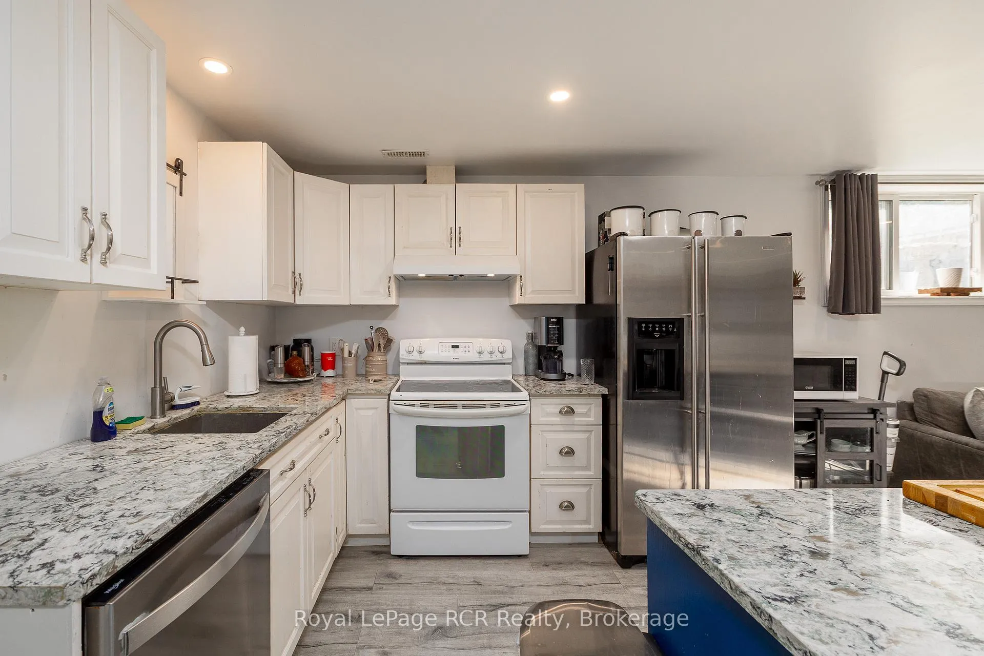 Photo 23 of 123 Douglas Street, Chatsworth — HOMEH