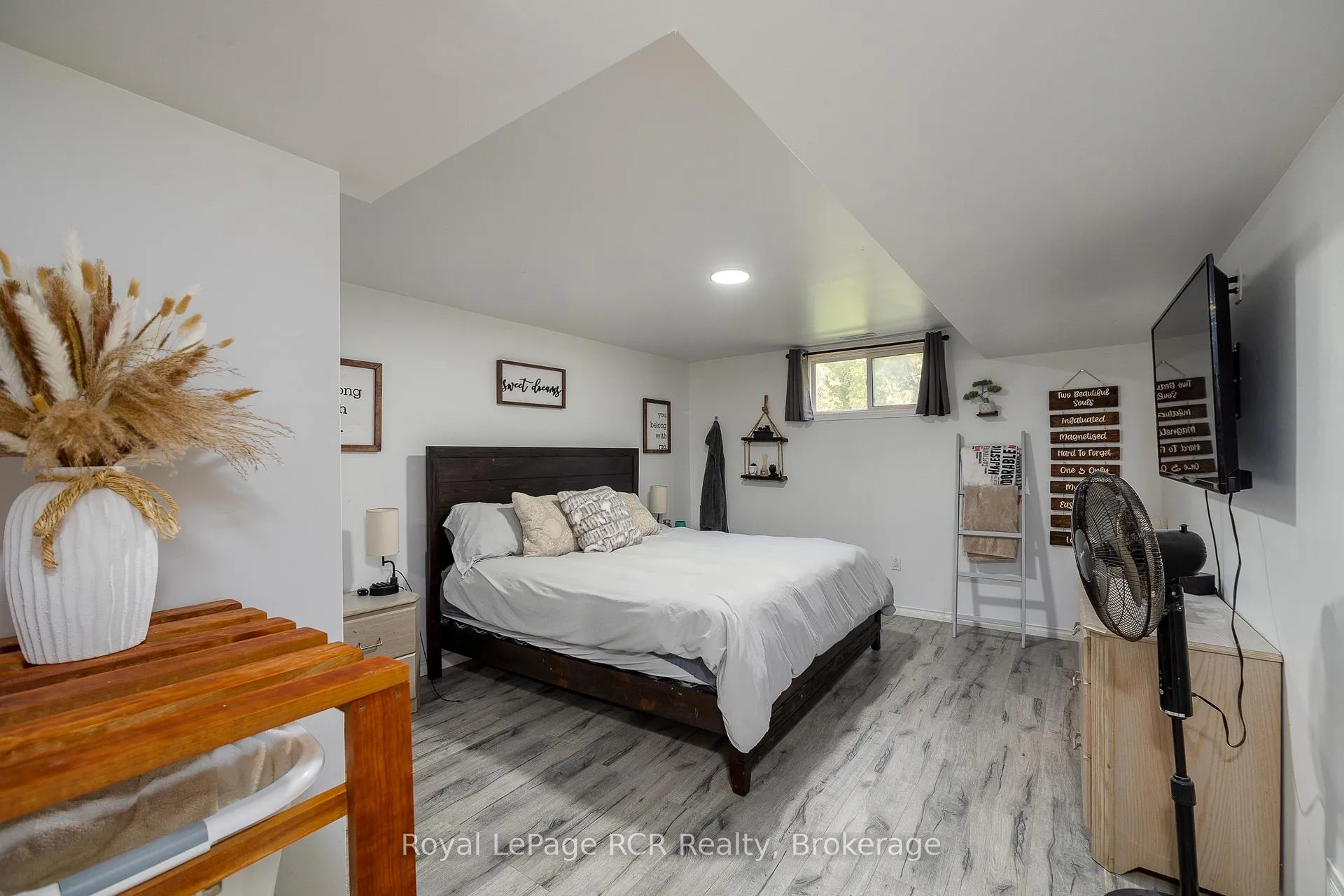Photo 27 of 123 Douglas Street, Chatsworth — HOMEH