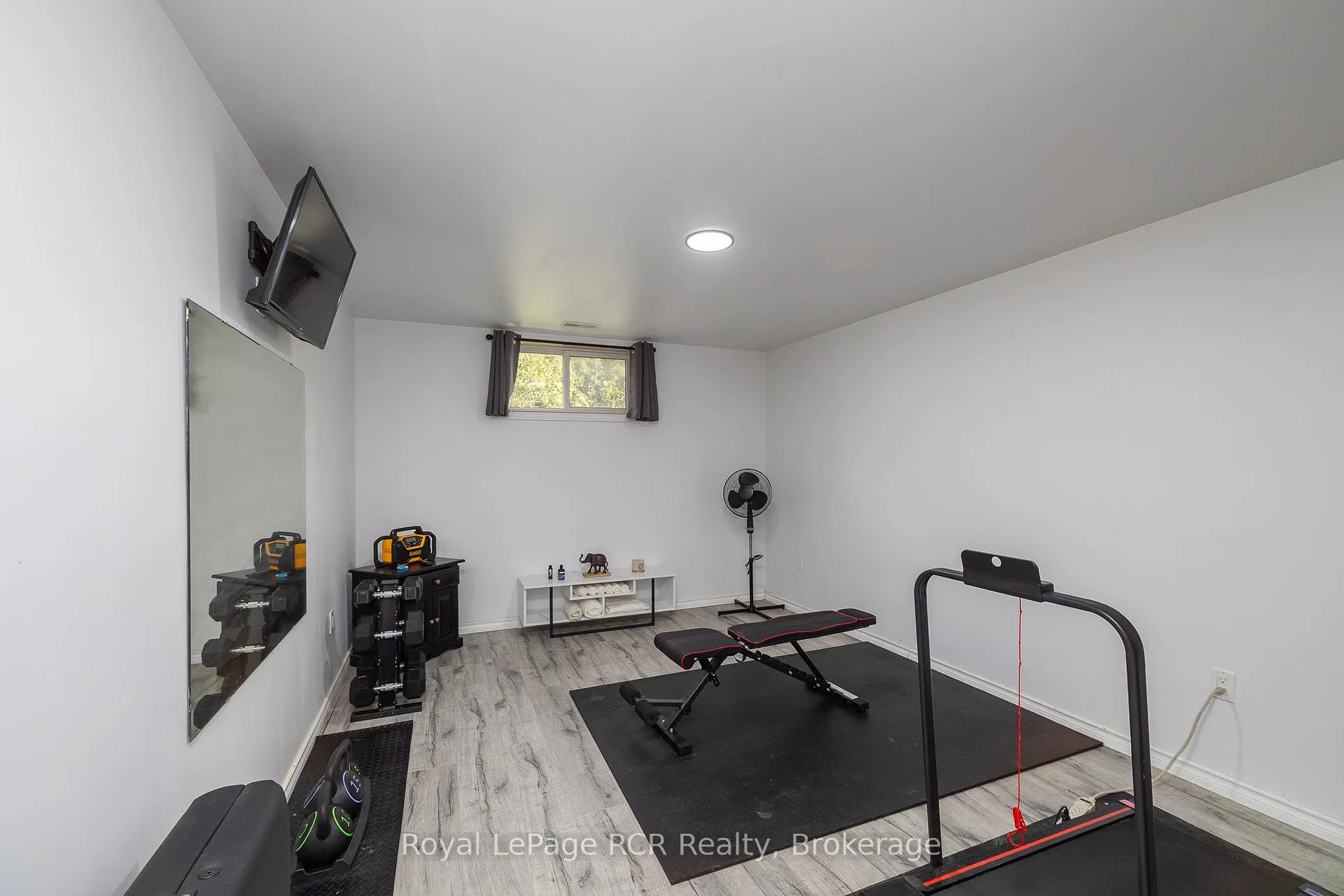 Photo 29 of 123 Douglas Street, Chatsworth — HOMEH