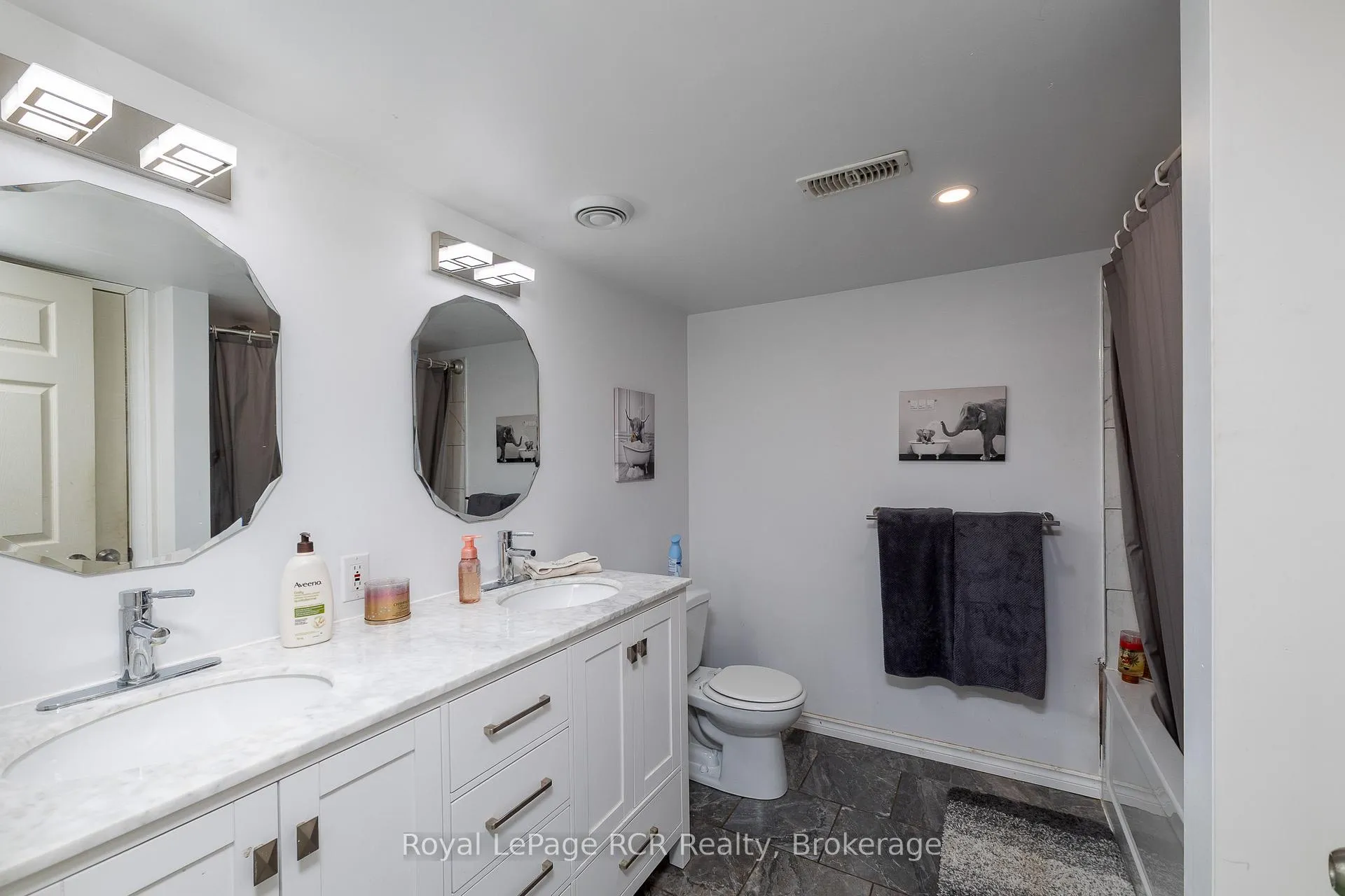 Photo 30 of 123 Douglas Street, Chatsworth — HOMEH