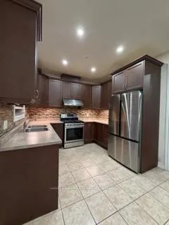 Photo 10 of 25 Lisson Crescent, Brampton, Credit Valley — HOMEH