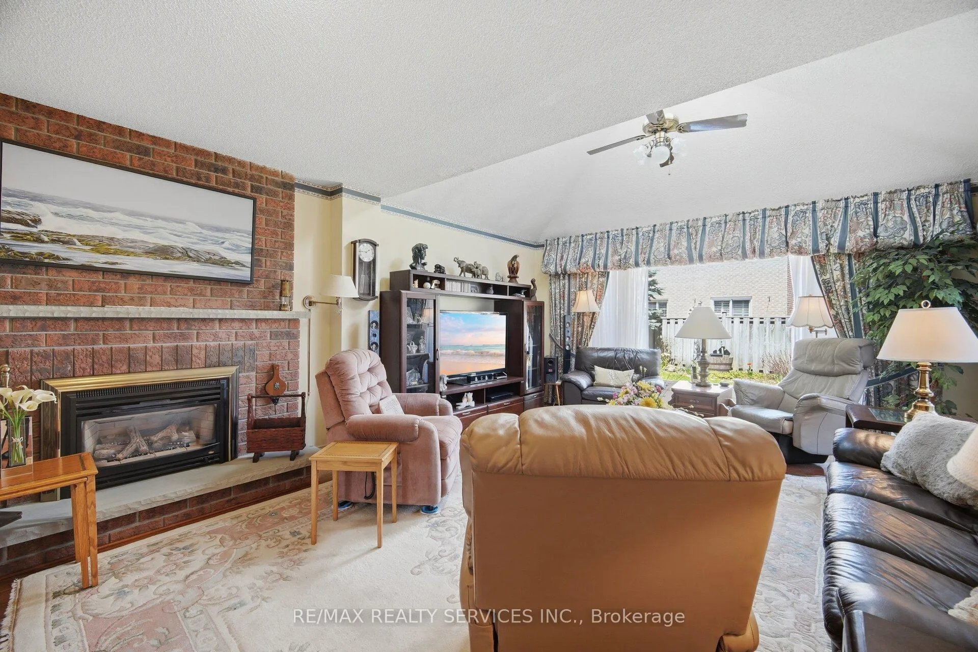 Photo 7 of 37 Stillwater Crescent, Brampton, Brampton West — HOMEH