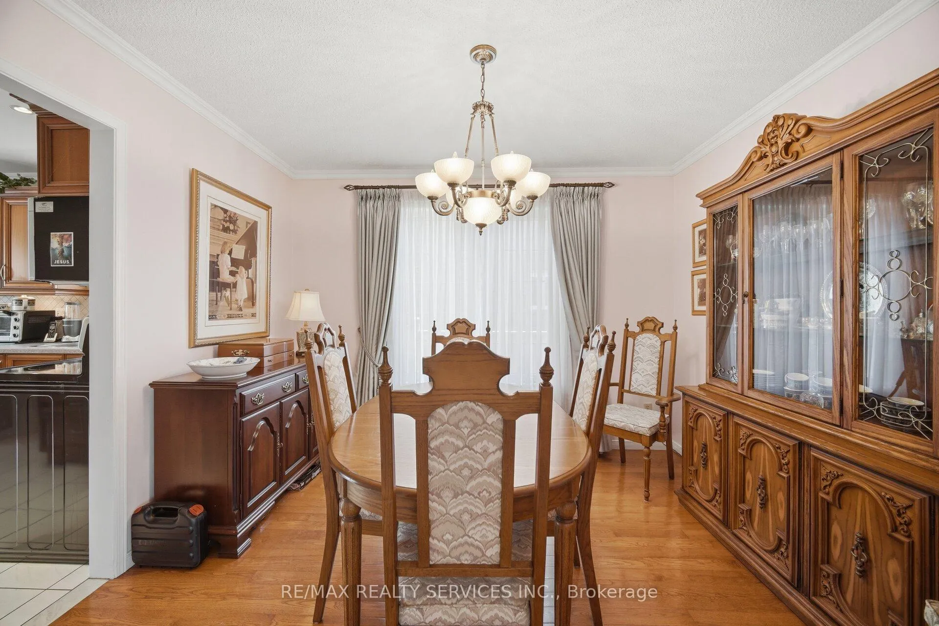 Photo 9 of 37 Stillwater Crescent, Brampton, Brampton West — HOMEH