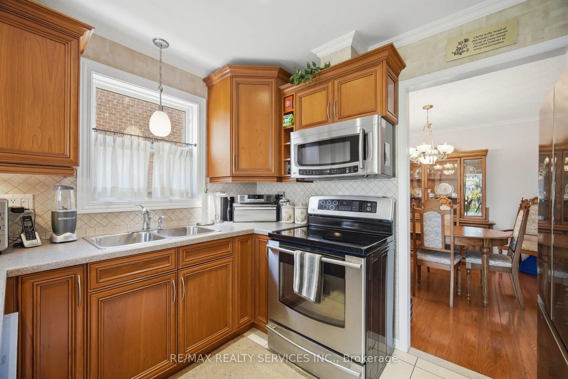 Photo 10 of 37 Stillwater Crescent, Brampton, Brampton West — HOMEH