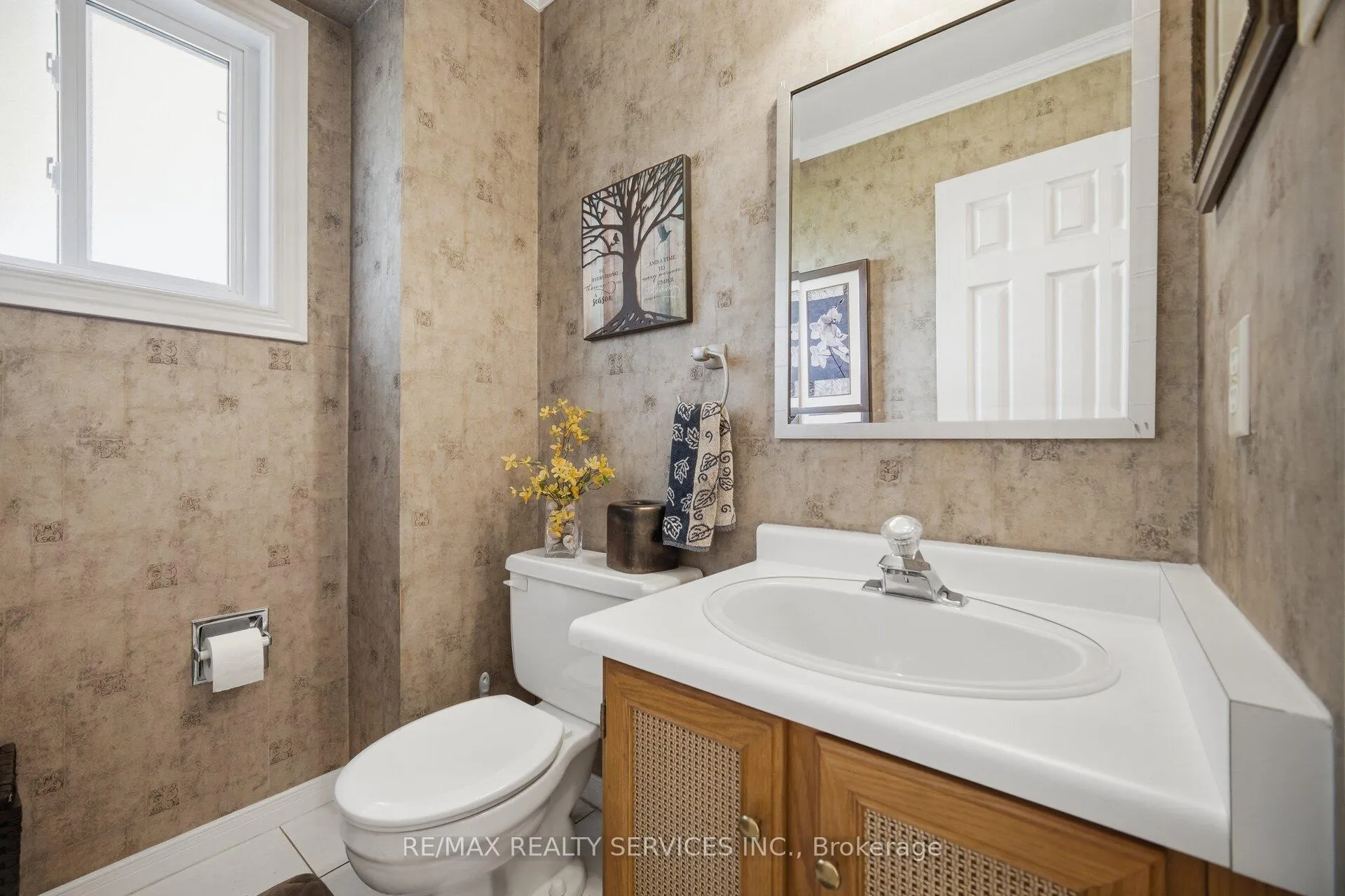 Photo 13 of 37 Stillwater Crescent, Brampton, Brampton West — HOMEH