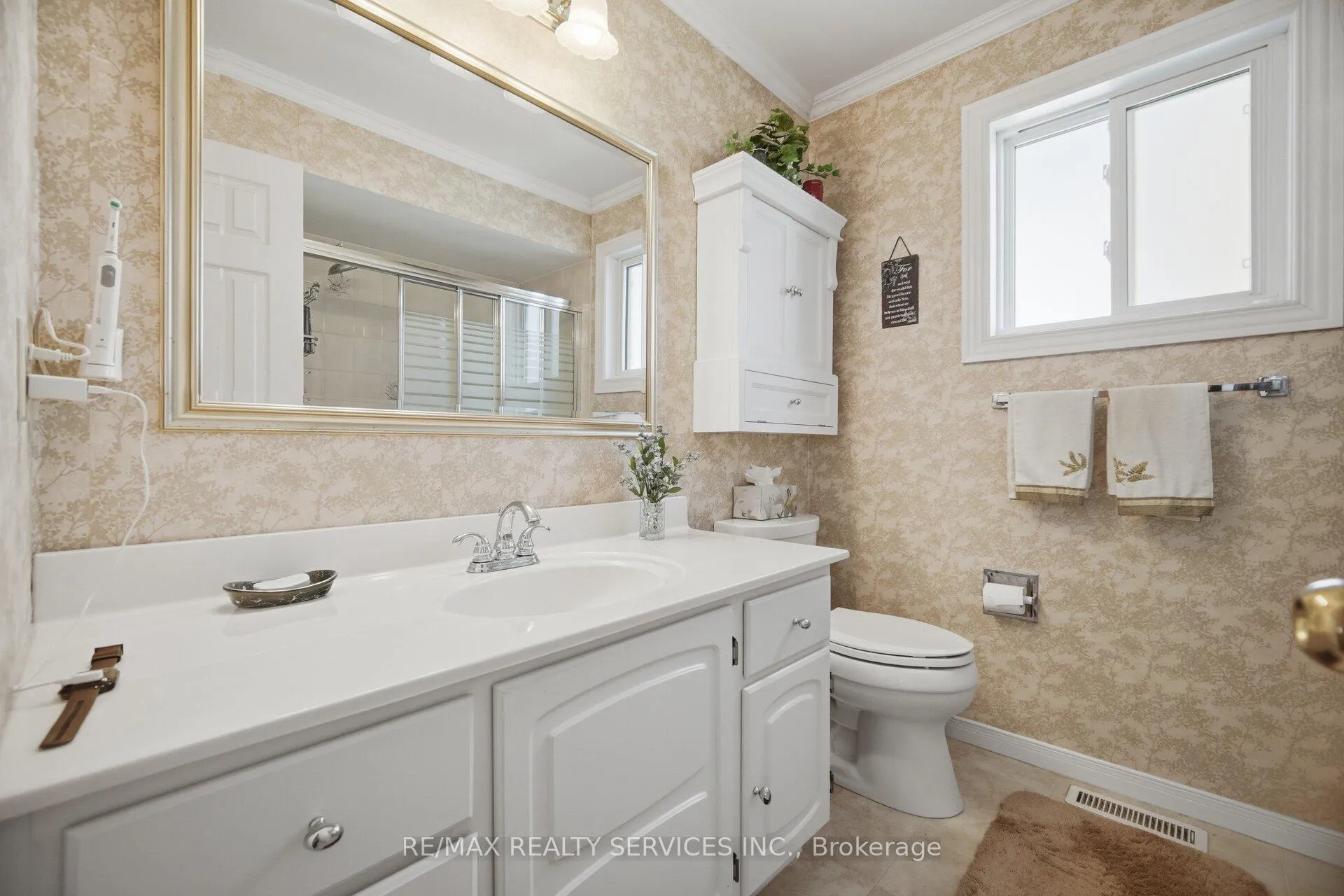 Photo 18 of 37 Stillwater Crescent, Brampton, Brampton West — HOMEH