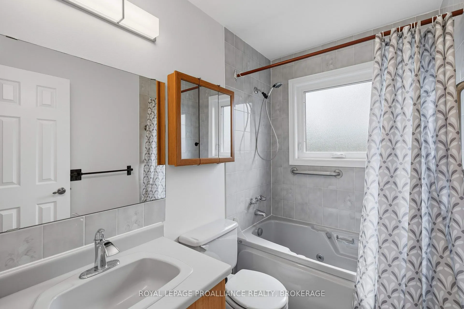 Photo 24 of 119 Greenlees Drive, Kingston, Kingston East (Incl Barret Crt) — HOMEH