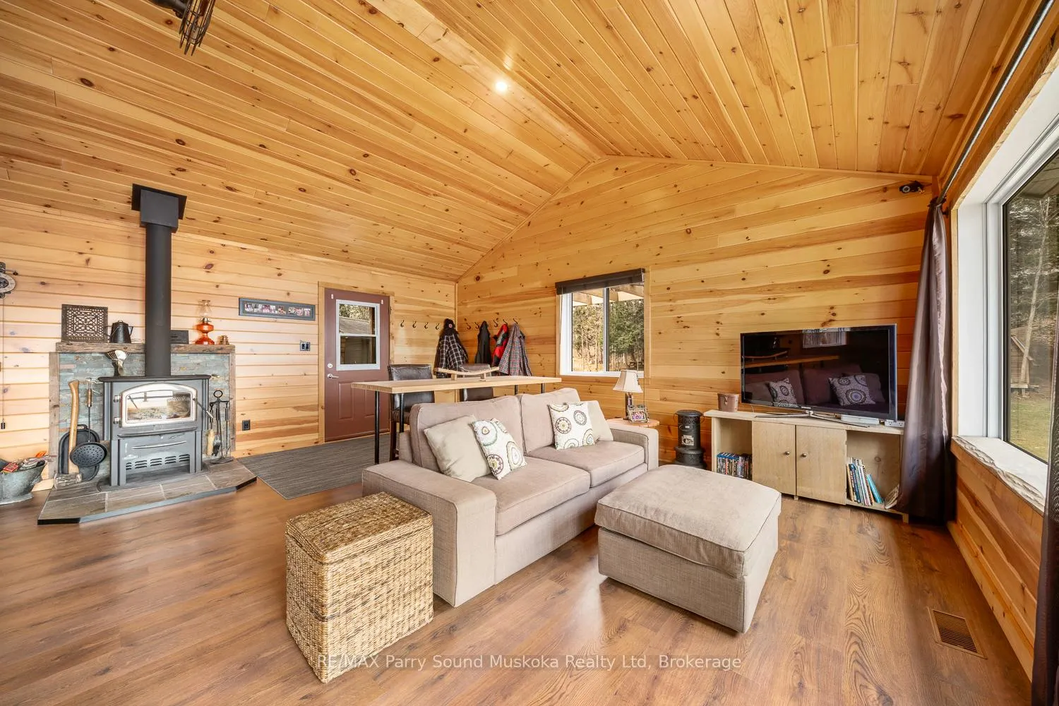 Photo 17 of 67 Sunnyshore Park Drive, McKellar — HOMEH