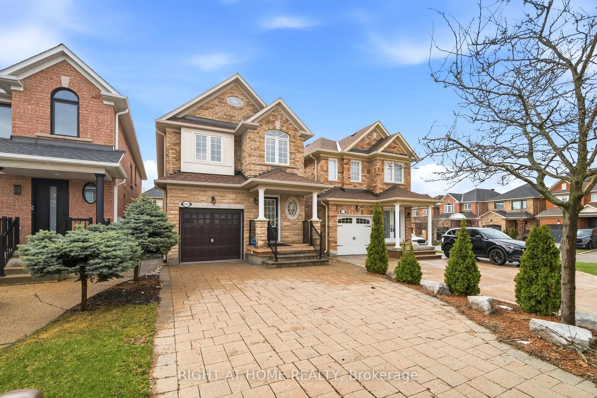 Photo 2 of 212 Venice Gate Drive, Vaughan, Vellore Village — HOMEH
