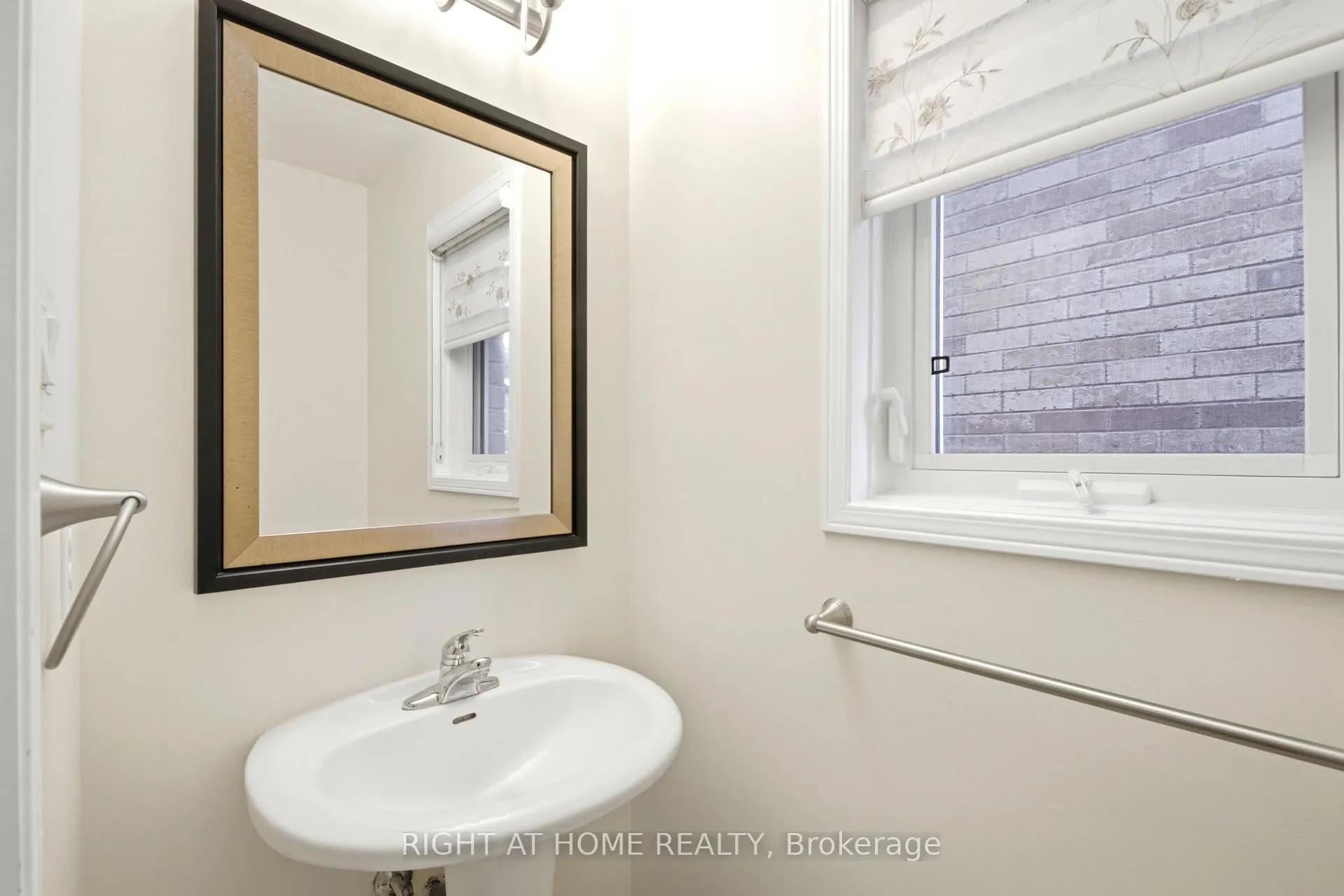 Photo 12 of 212 Venice Gate Drive, Vaughan, Vellore Village — HOMEH