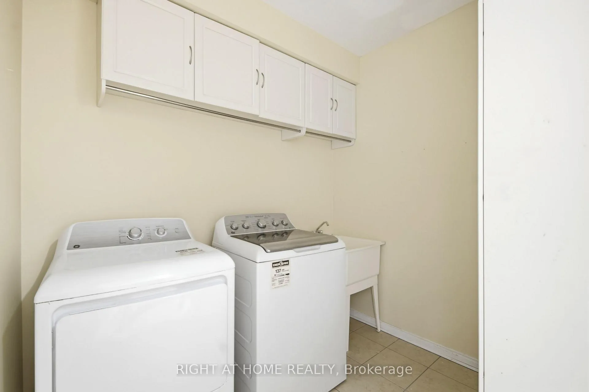 Photo 13 of 212 Venice Gate Drive, Vaughan, Vellore Village — HOMEH
