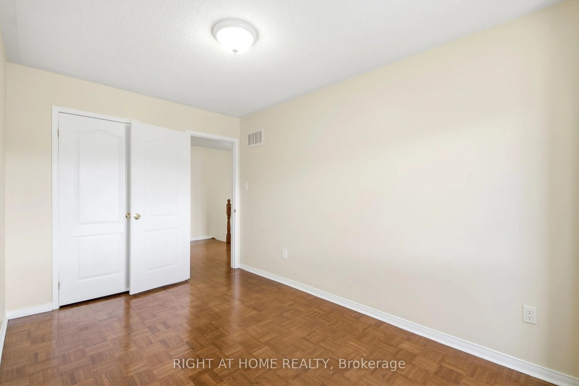 Photo 22 of 212 Venice Gate Drive, Vaughan, Vellore Village — HOMEH