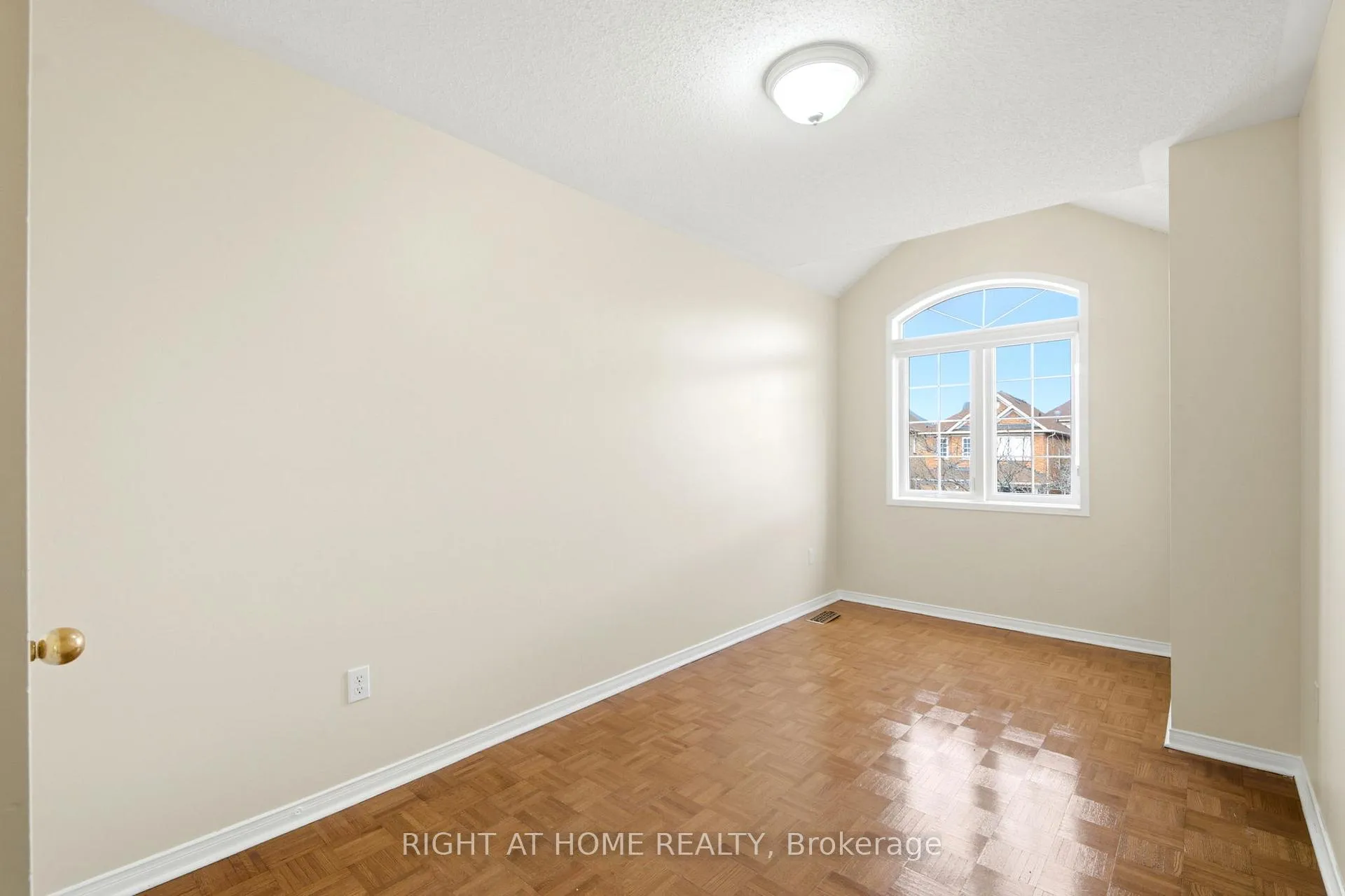 Photo 23 of 212 Venice Gate Drive, Vaughan, Vellore Village — HOMEH
