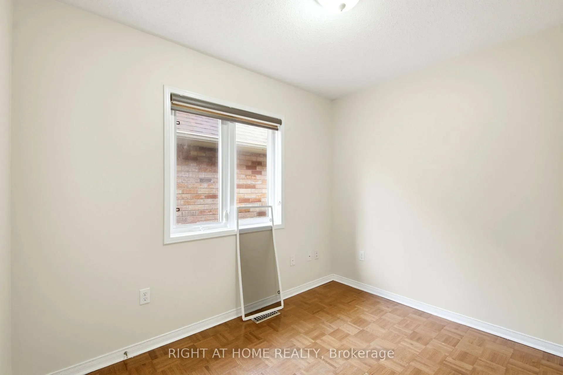 Photo 25 of 212 Venice Gate Drive, Vaughan, Vellore Village — HOMEH