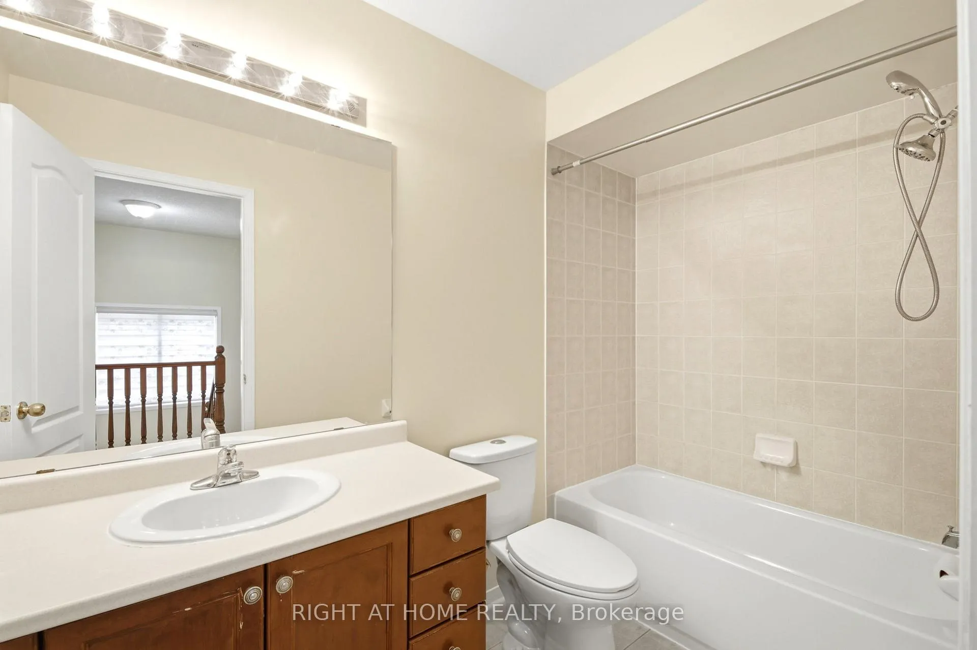 Photo 27 of 212 Venice Gate Drive, Vaughan, Vellore Village — HOMEH