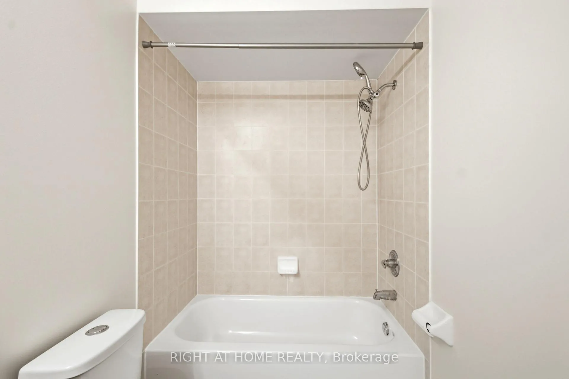 Photo 29 of 212 Venice Gate Drive, Vaughan, Vellore Village — HOMEH