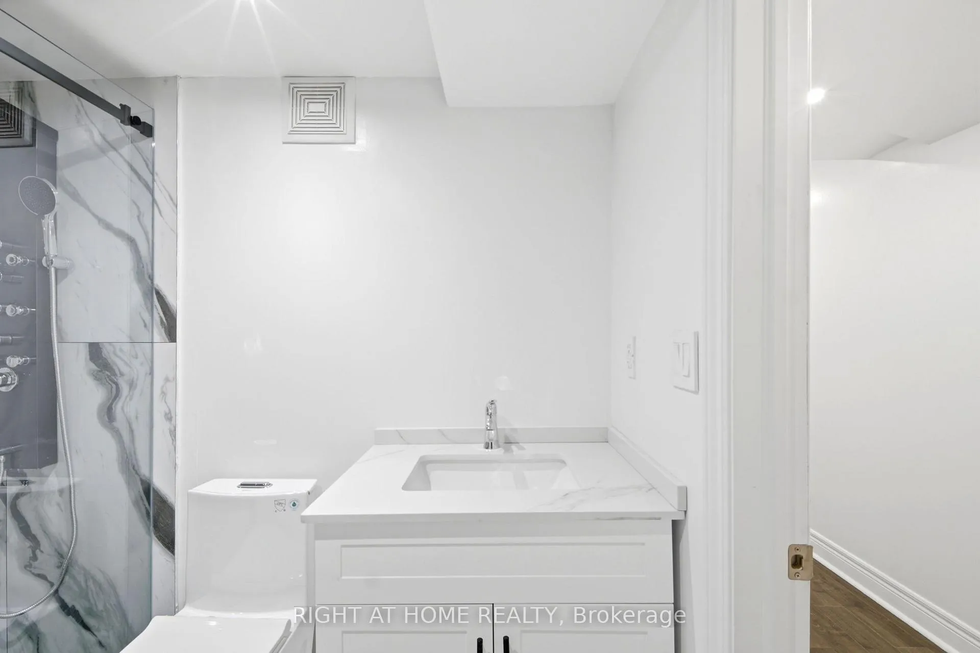 Photo 34 of 212 Venice Gate Drive, Vaughan, Vellore Village — HOMEH