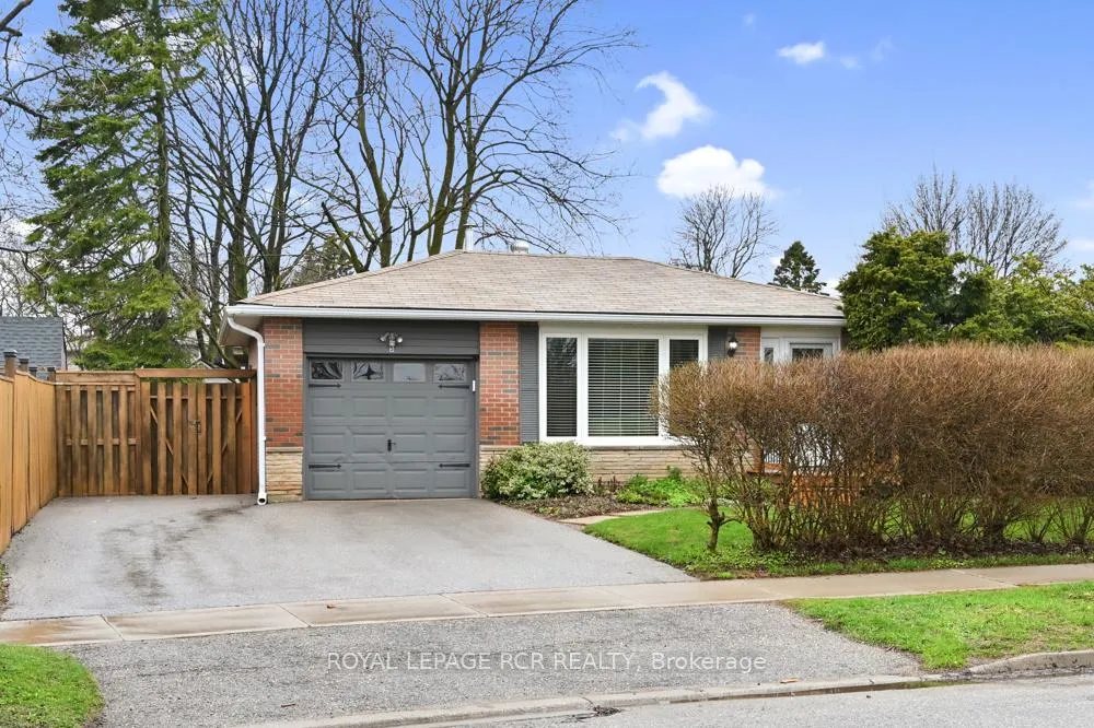 Photo 2 of 5 Lawrence Avenue, Orangeville — HOMEH