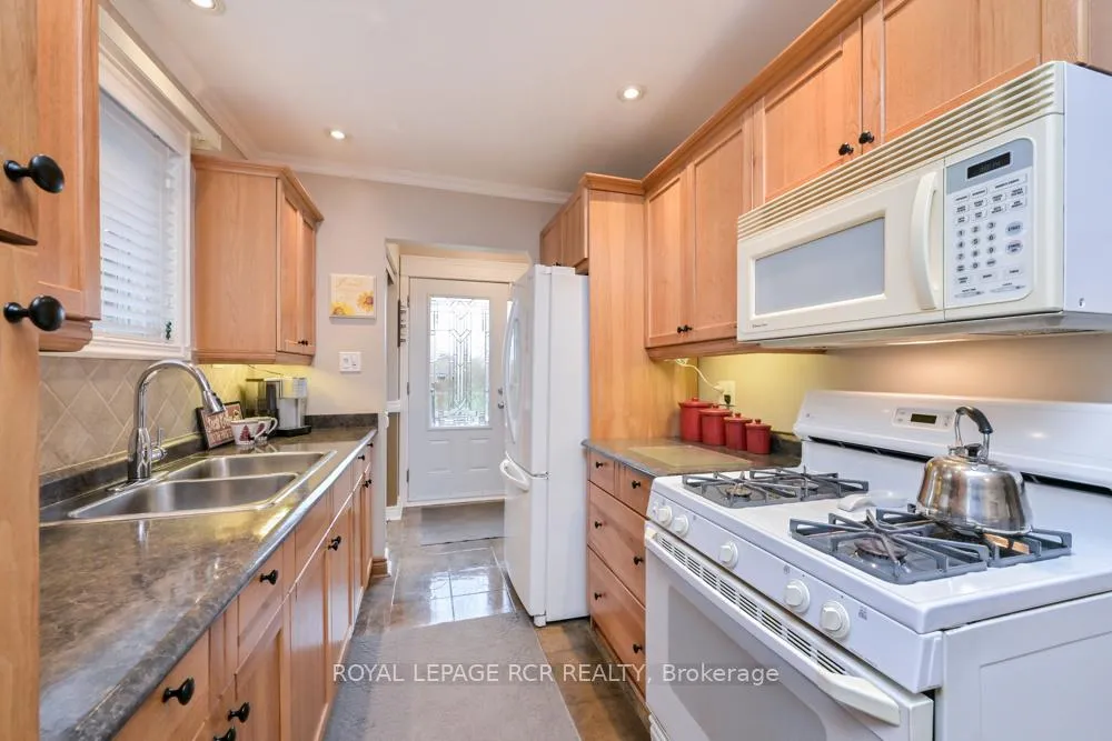 Photo 6 of 5 Lawrence Avenue, Orangeville — HOMEH