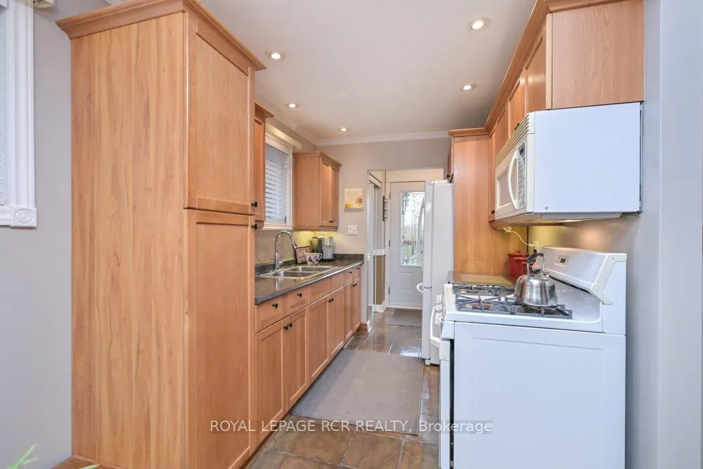 Photo 7 of 5 Lawrence Avenue, Orangeville — HOMEH