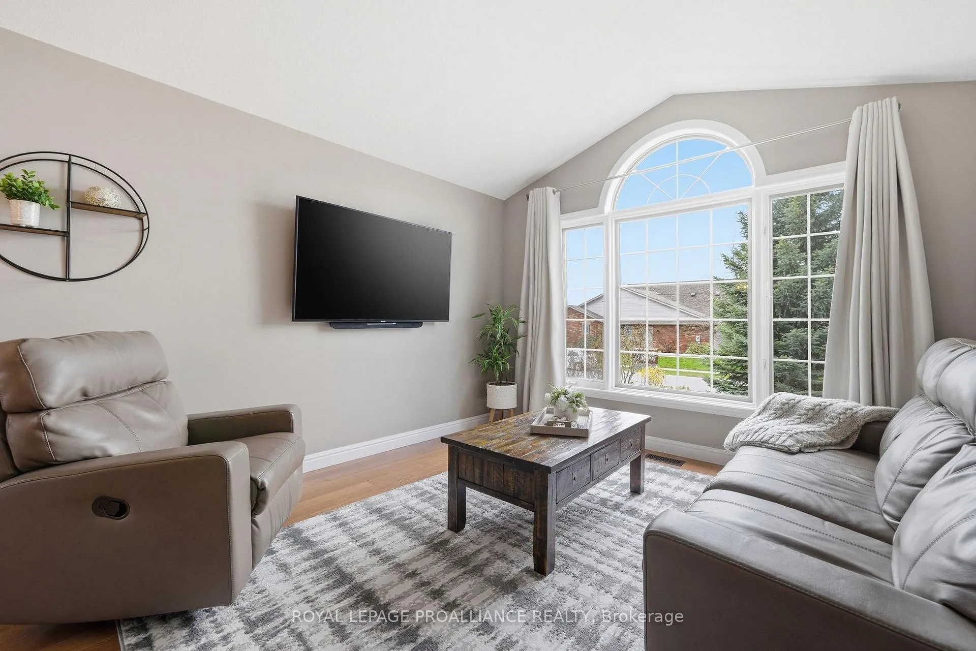 Photo 9 of 57 Finch Drive, Belleville, Belleville Ward — HOMEH