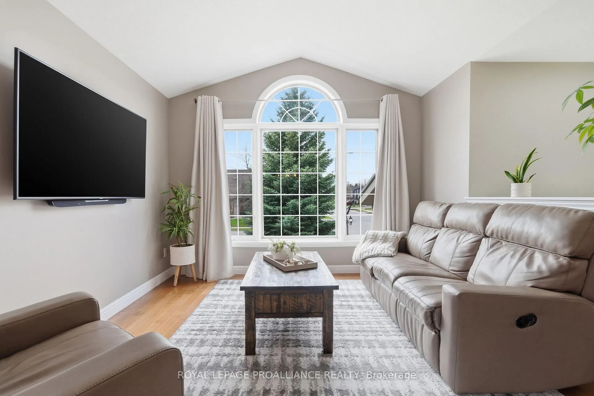 Photo 10 of 57 Finch Drive, Belleville, Belleville Ward — HOMEH