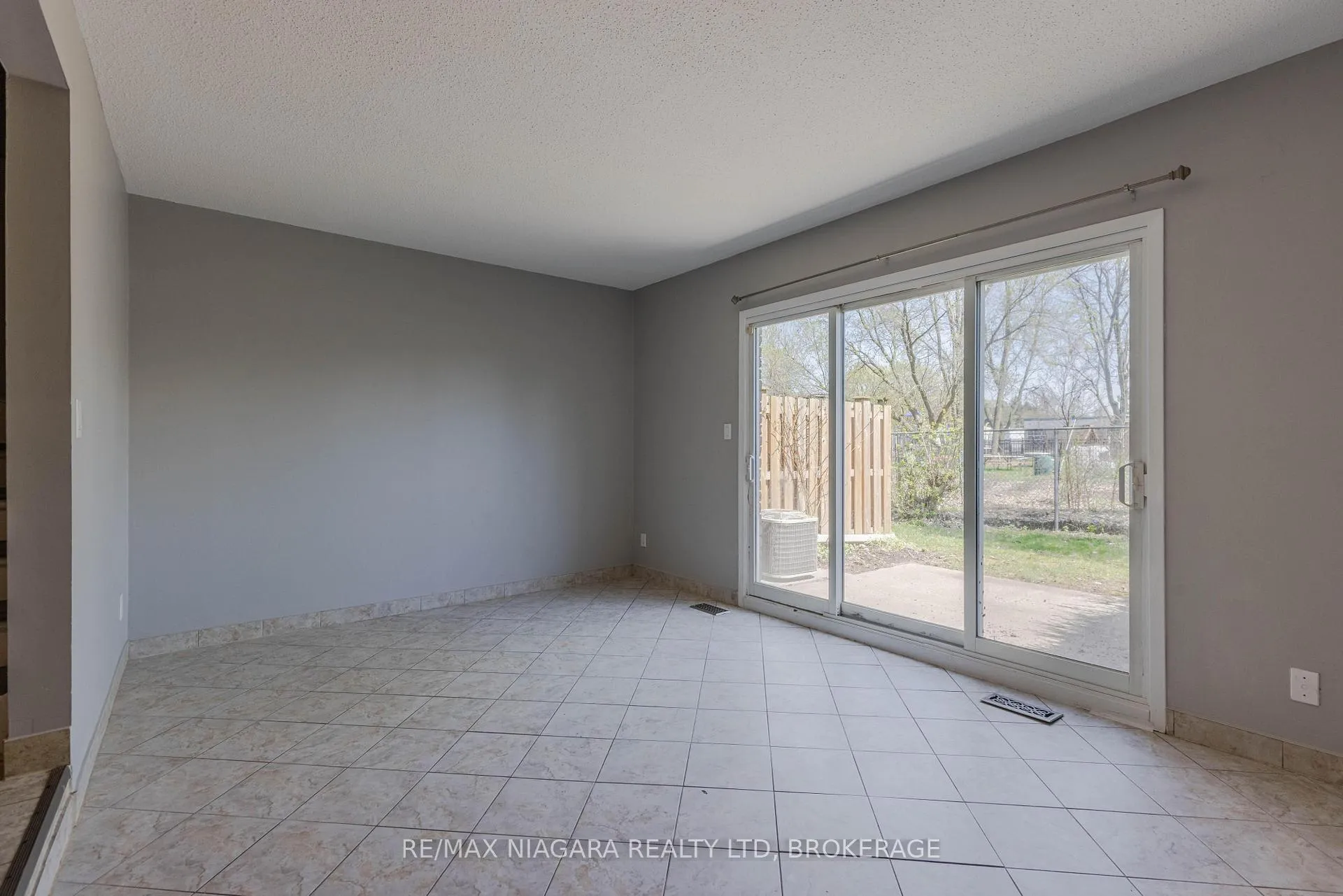 Photo 5 of Unit 88, 6767 Thorold Stone Road, Niagara Falls, Stamford — HOMEH