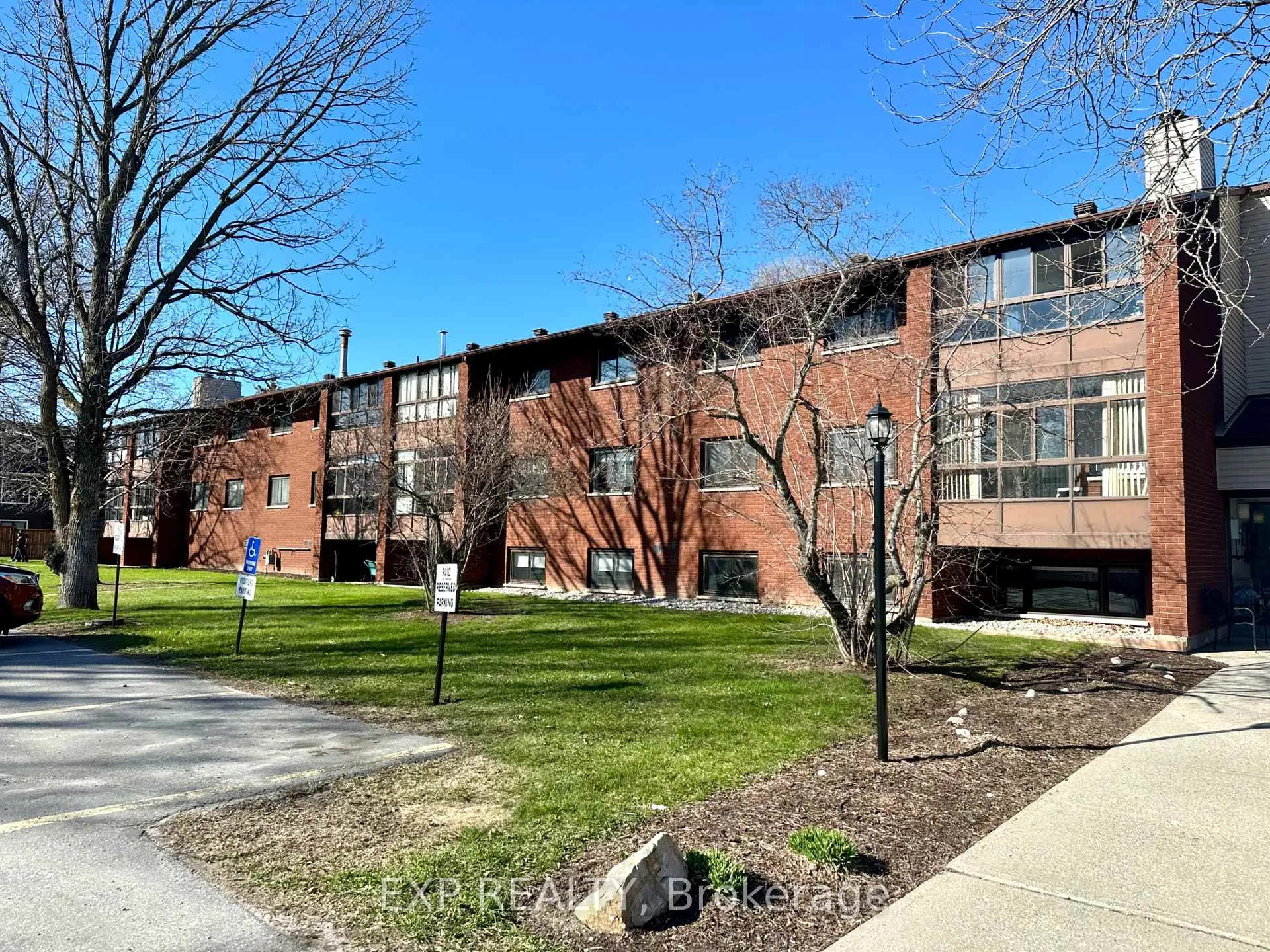 Photo of Unit 208, 15 Findlay Avenue