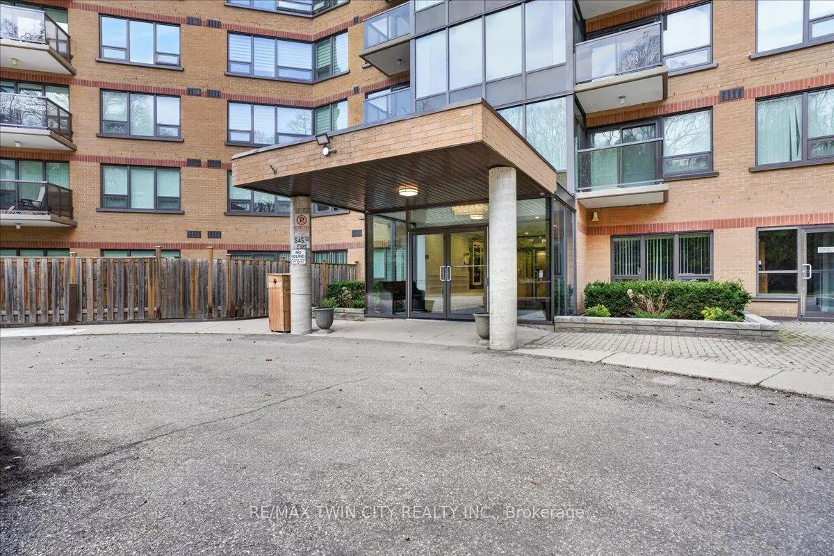 Photo 4 of Unit 604, 237 King Street W, Cambridge — HOMEH