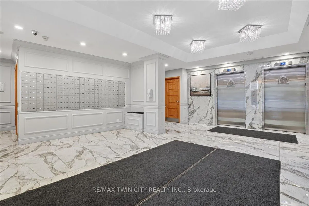 Photo 5 of Unit 604, 237 King Street W, Cambridge — HOMEH