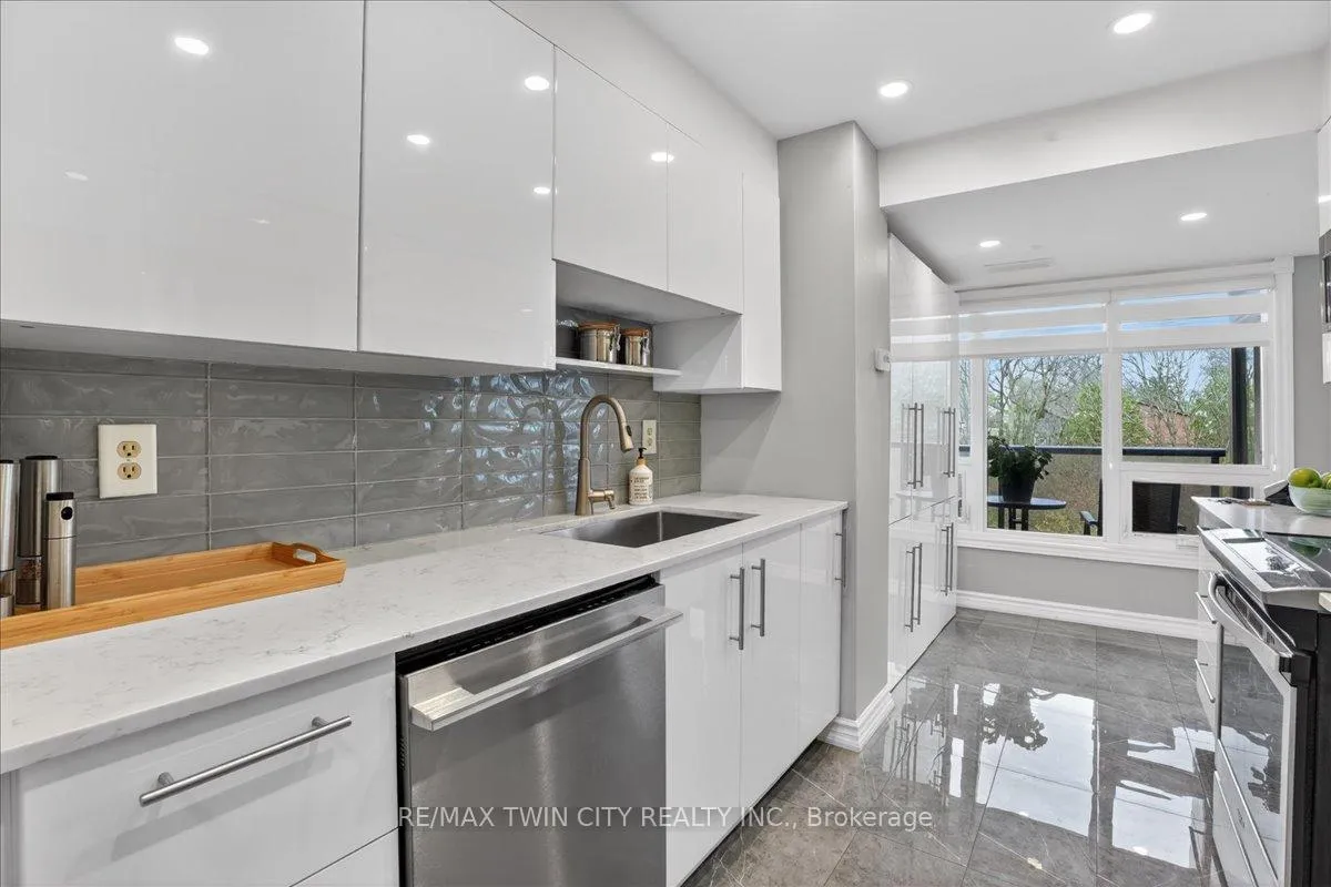 Photo 10 of Unit 604, 237 King Street W, Cambridge — HOMEH
