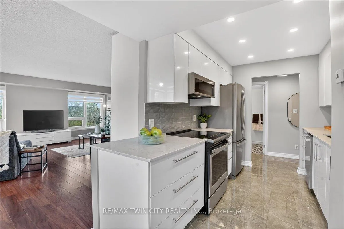Photo 11 of Unit 604, 237 King Street W, Cambridge — HOMEH