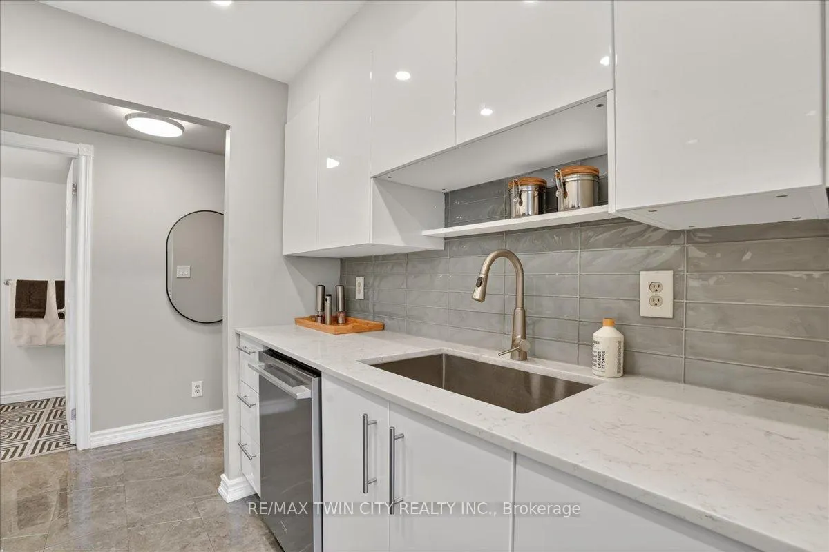 Photo 13 of Unit 604, 237 King Street W, Cambridge — HOMEH