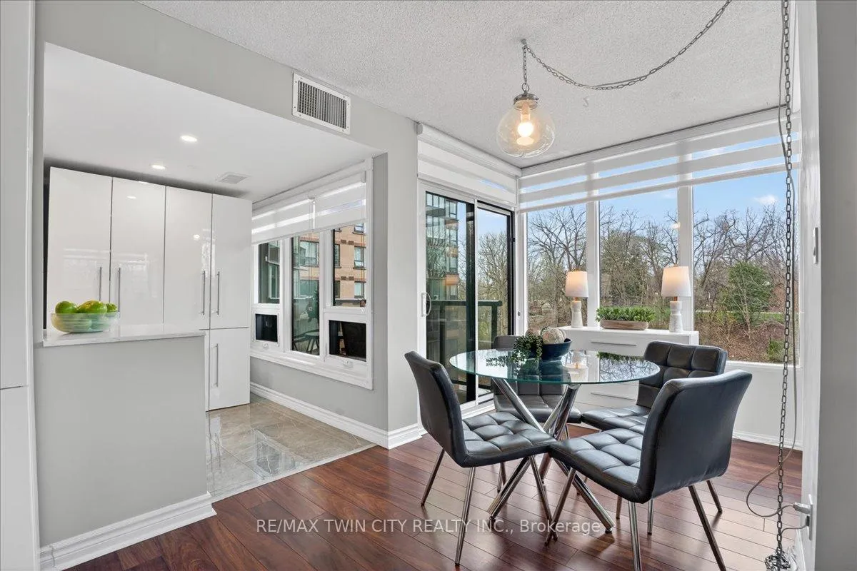 Photo 15 of Unit 604, 237 King Street W, Cambridge — HOMEH