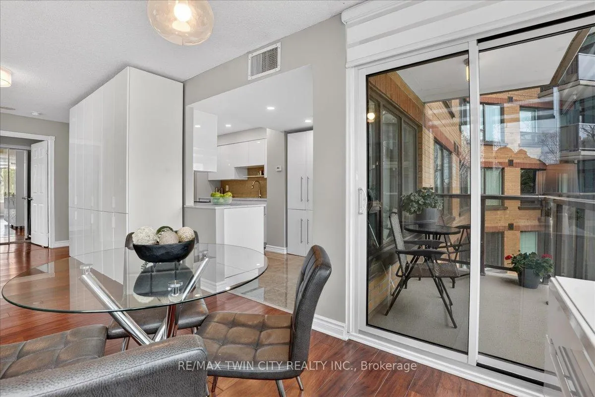 Photo 17 of Unit 604, 237 King Street W, Cambridge — HOMEH