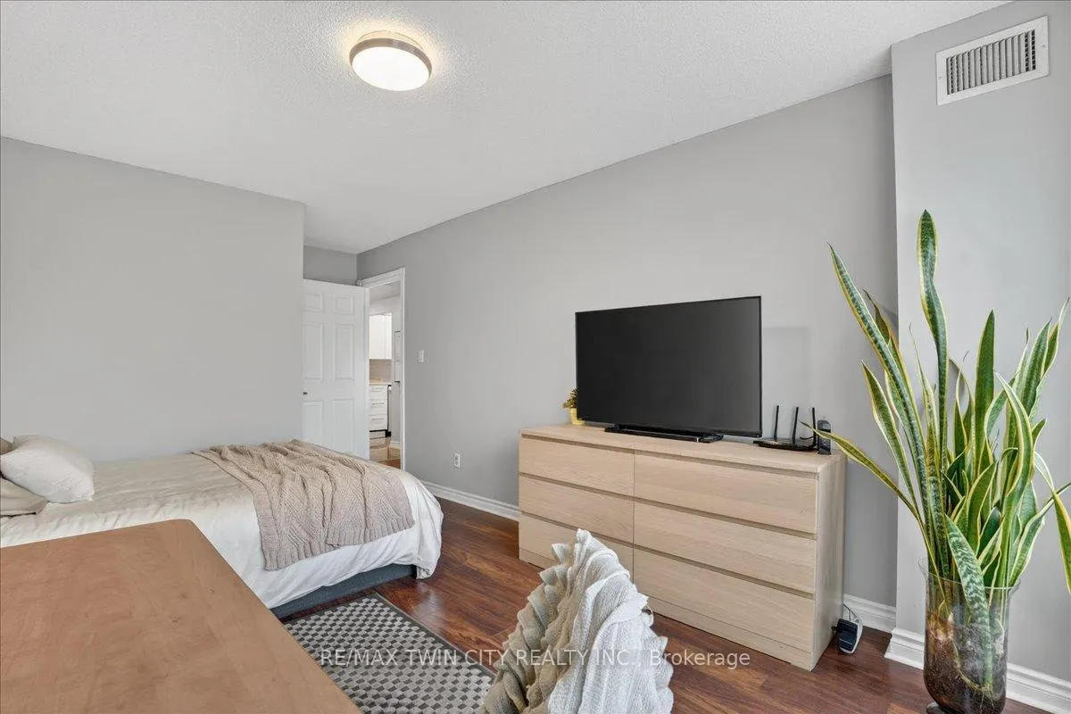 Photo 36 of Unit 604, 237 King Street W, Cambridge — HOMEH
