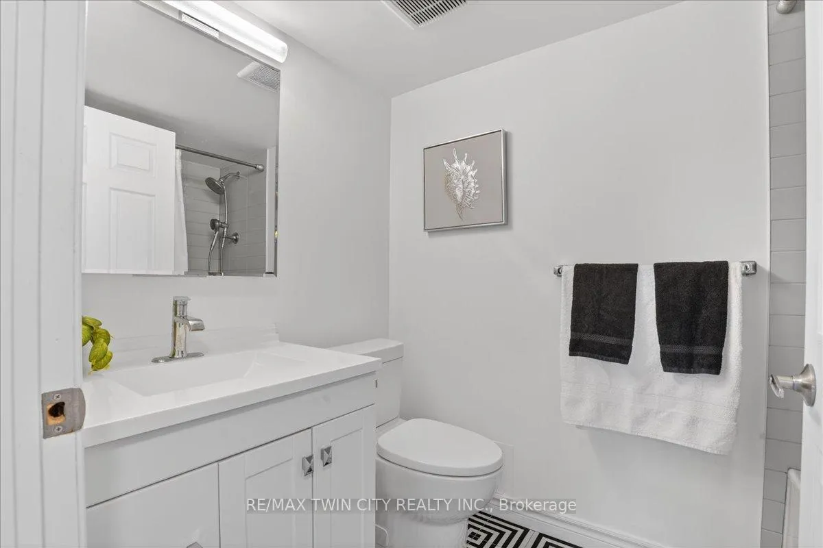 Photo 37 of Unit 604, 237 King Street W, Cambridge — HOMEH