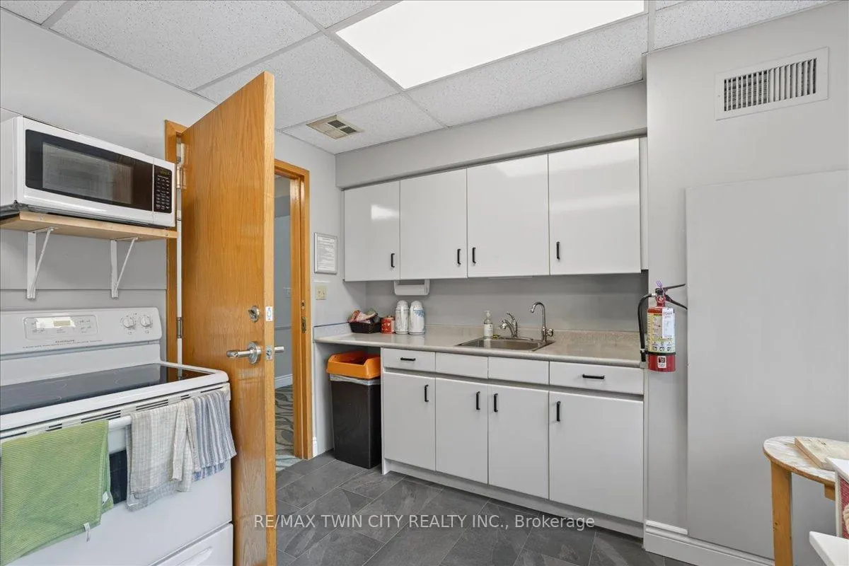 Photo 40 of Unit 604, 237 King Street W, Cambridge — HOMEH