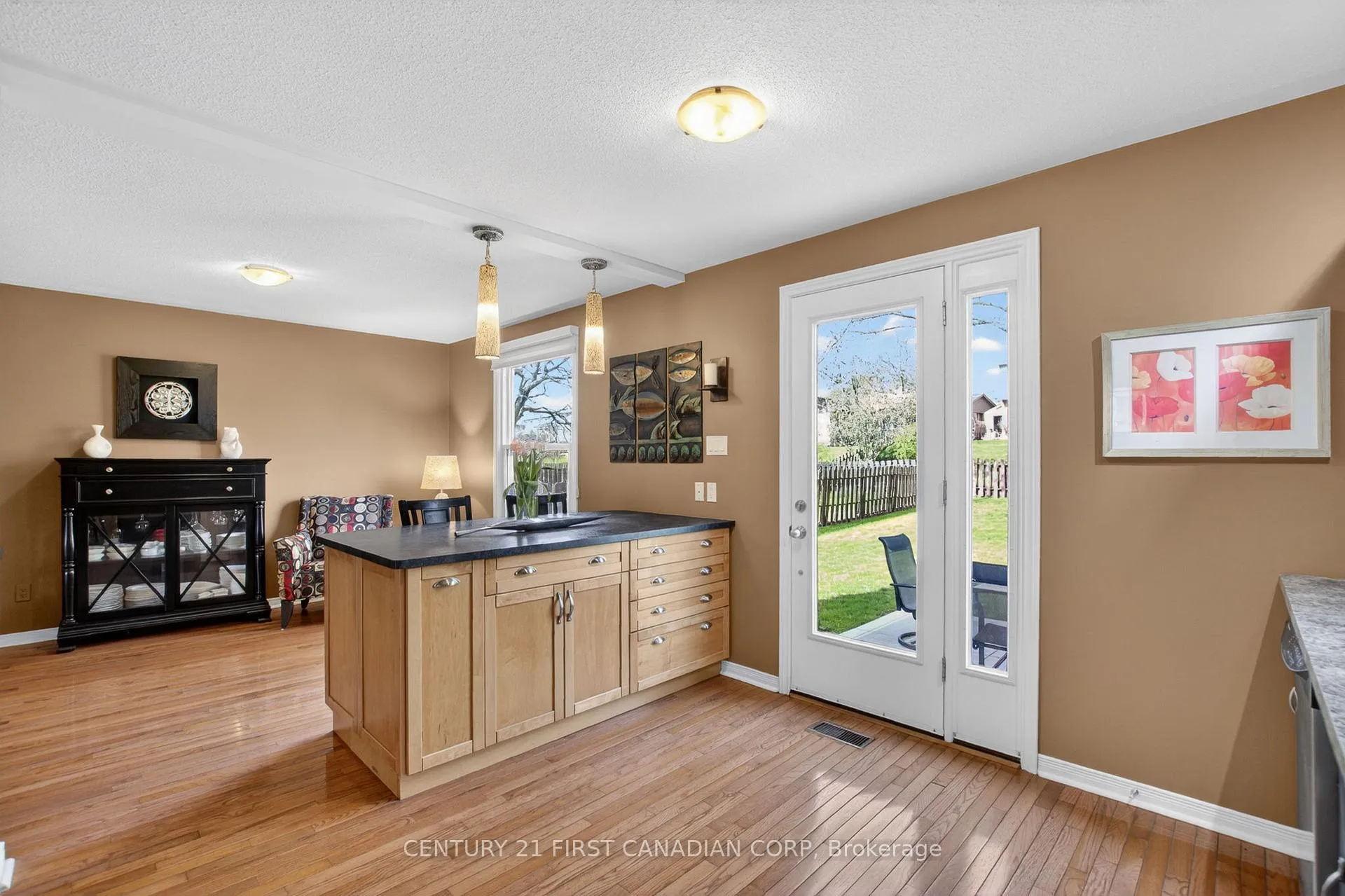 Photo 8 of 19 Bartlett Crescent, London, South M — HOMEH