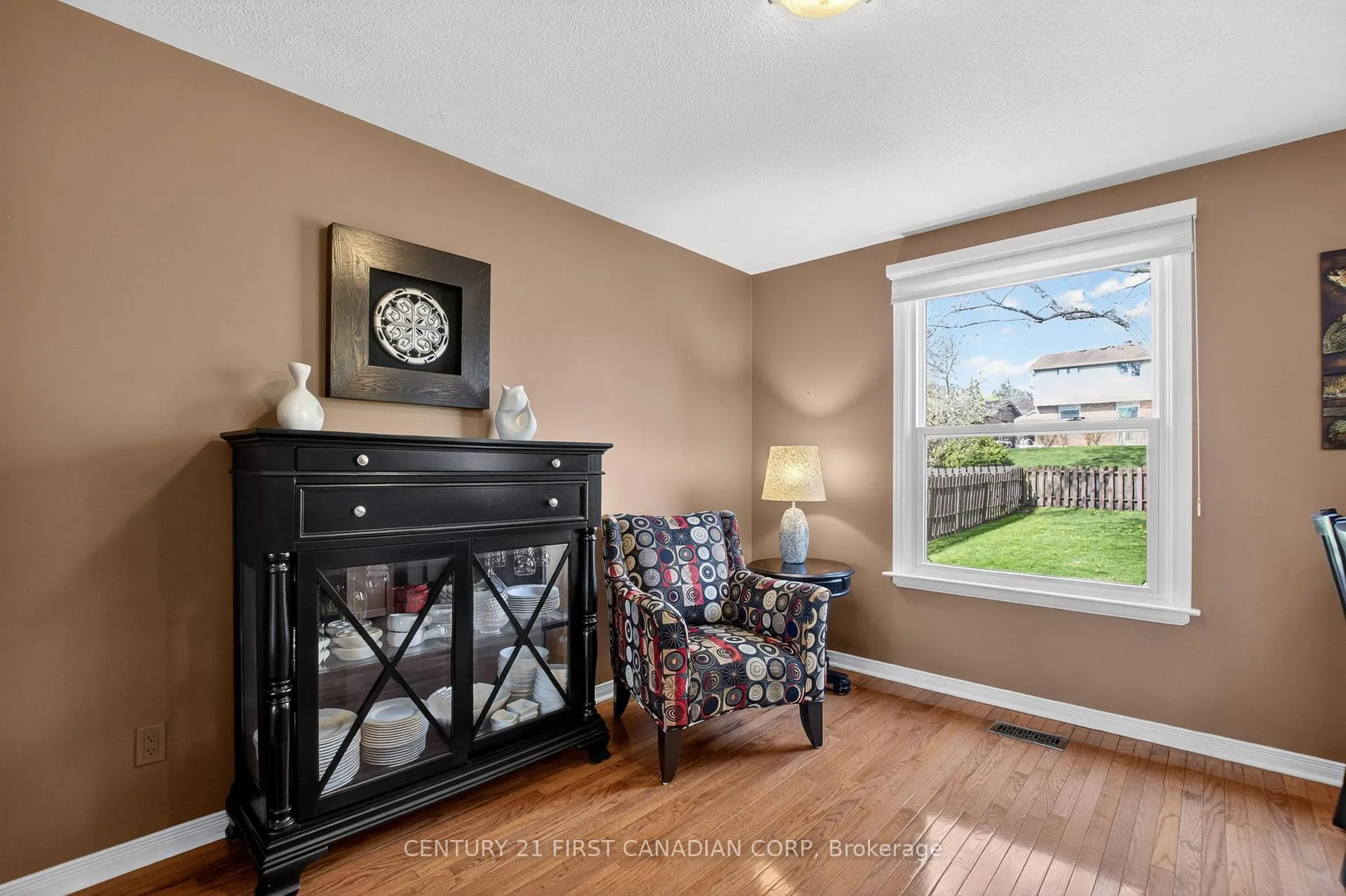 Photo 11 of 19 Bartlett Crescent, London, South M — HOMEH