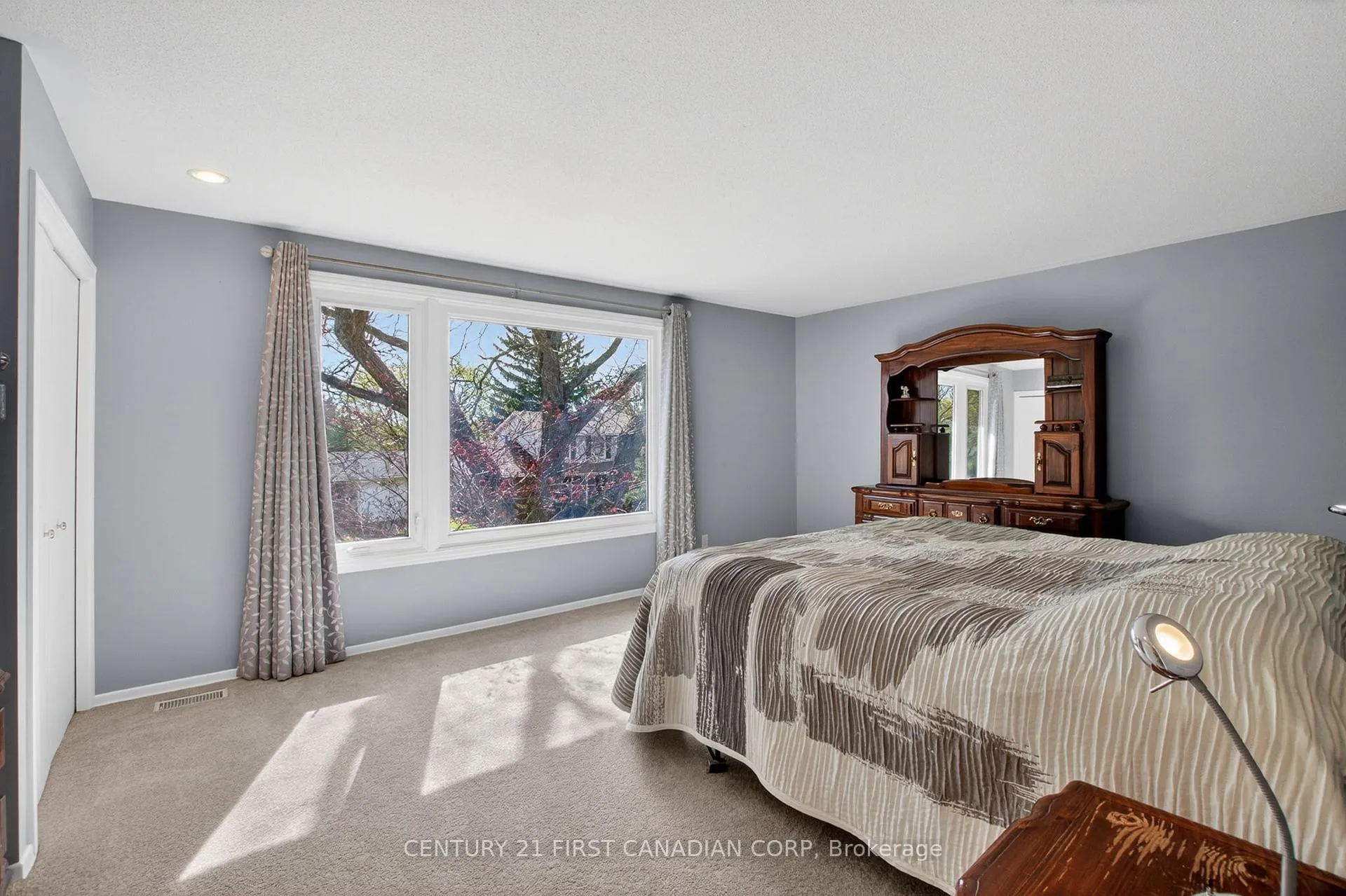 Photo 15 of 19 Bartlett Crescent, London, South M — HOMEH