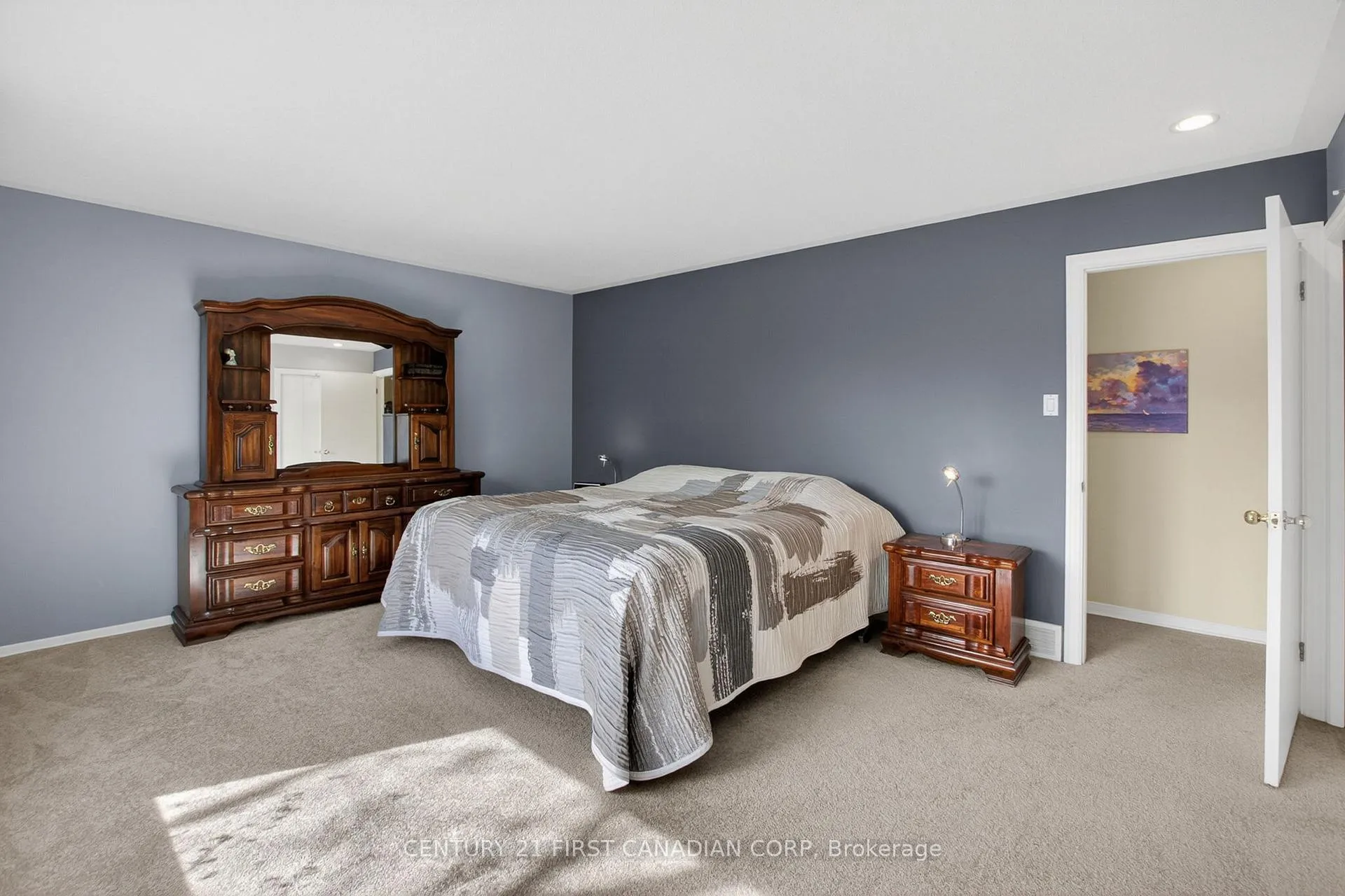 Photo 17 of 19 Bartlett Crescent, London, South M — HOMEH